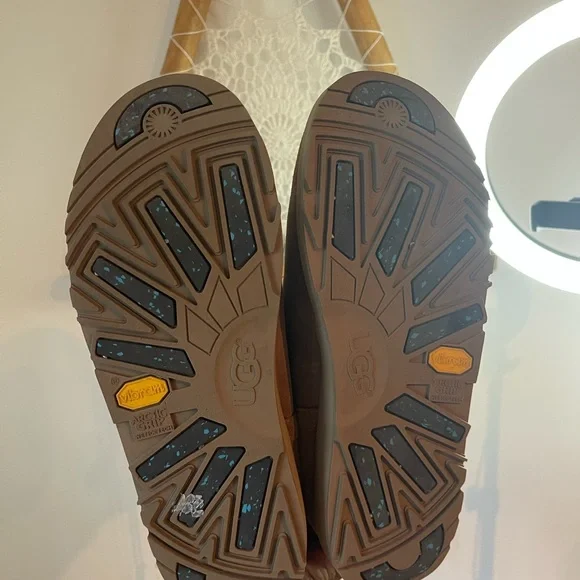 UGG Vibram Sole Classic Chestnut Boot - Picture 3 of 3